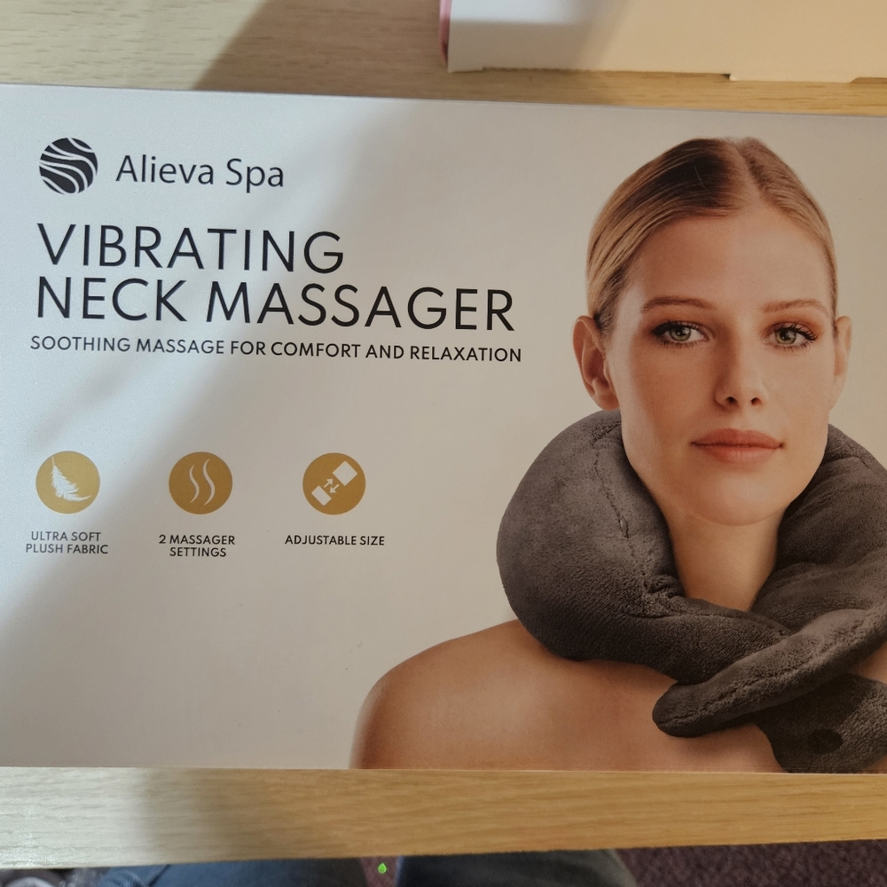 Vibrating Neck Massager NWT - Picture 2 of 4